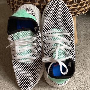Size 9 New Adidas Deerupt CQ2626